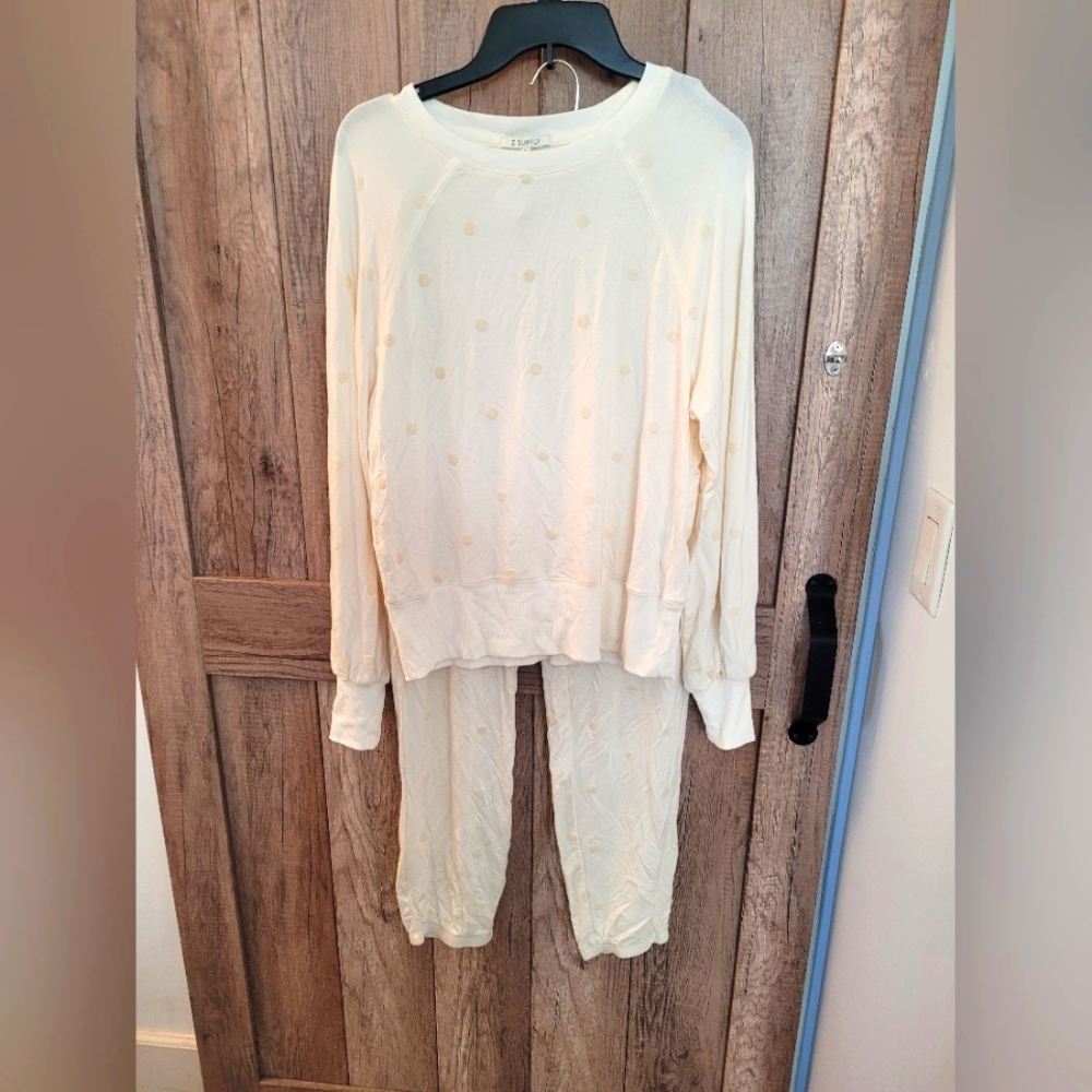 Z supply Lounge set, cream polka dot, Small Top & Medium bottom.